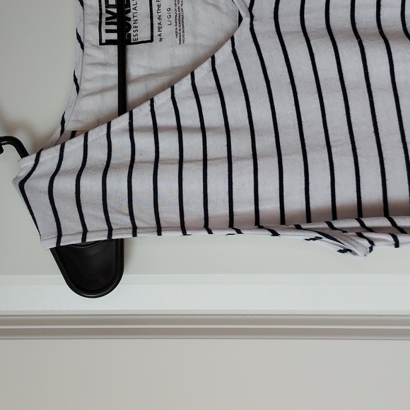 Luxe Essentials large sleeveless black white tank - Picture 2 of 8